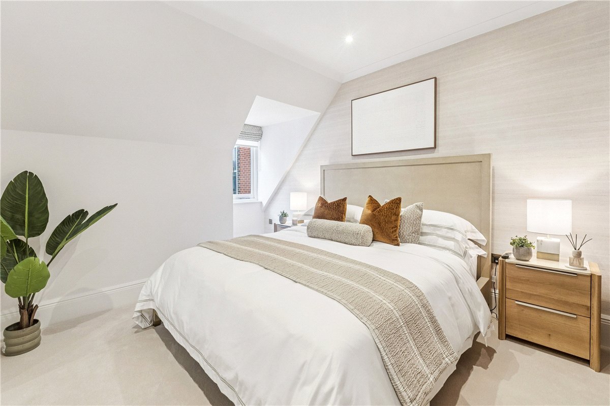 3 bedroom Maisonette, Stratton Street, Mayfair, W1J - Available, Image 10