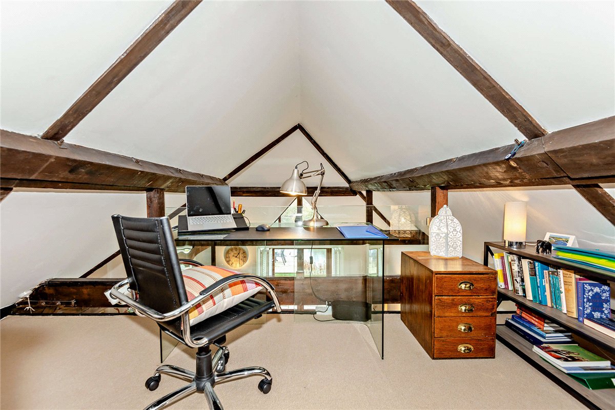 3 bedroom House, Crookham Hill, Thatcham, RG19 - Available, Image 11