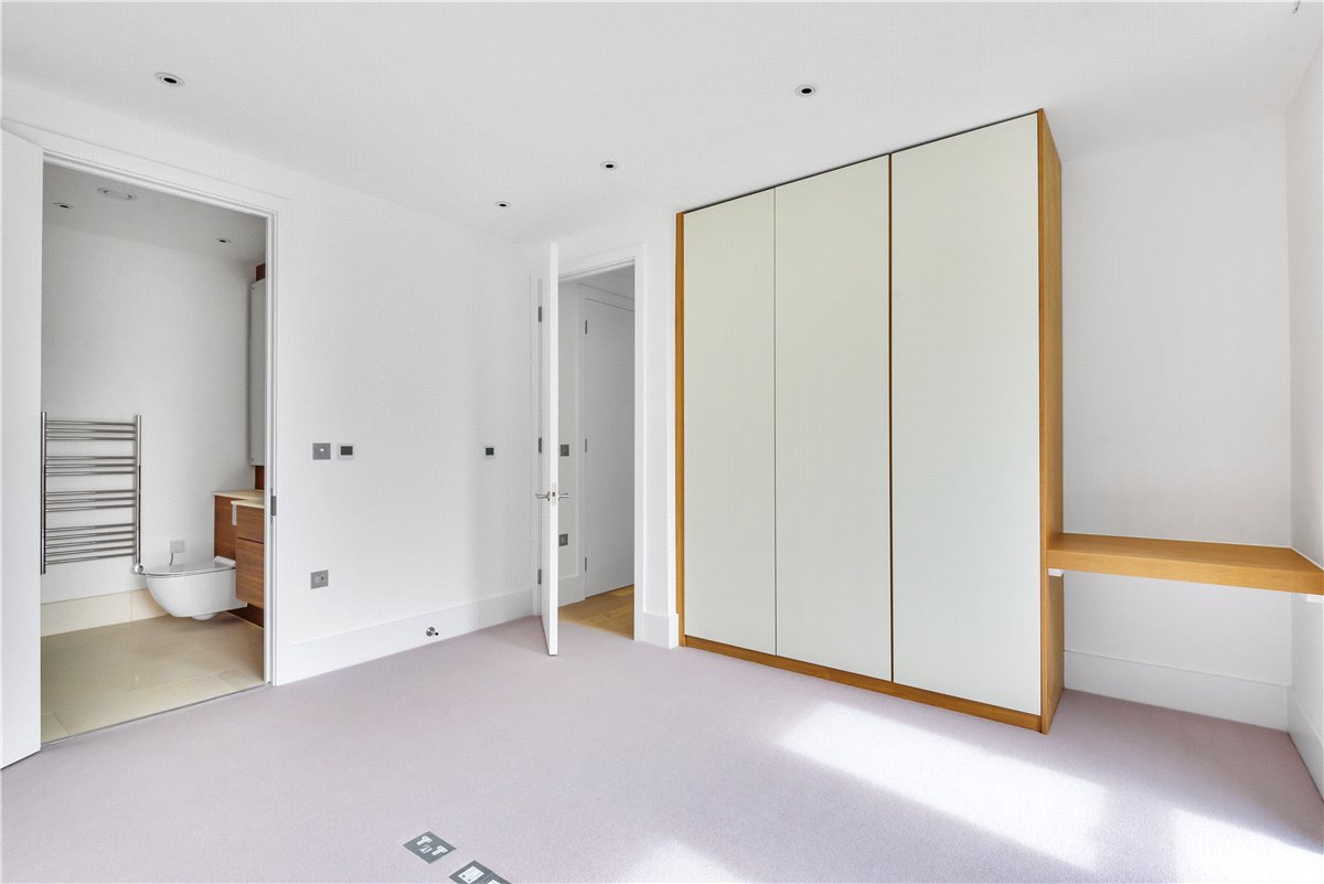 3 bedroom Flat, Granville Court, Granville Road, BA1 - , Image 9