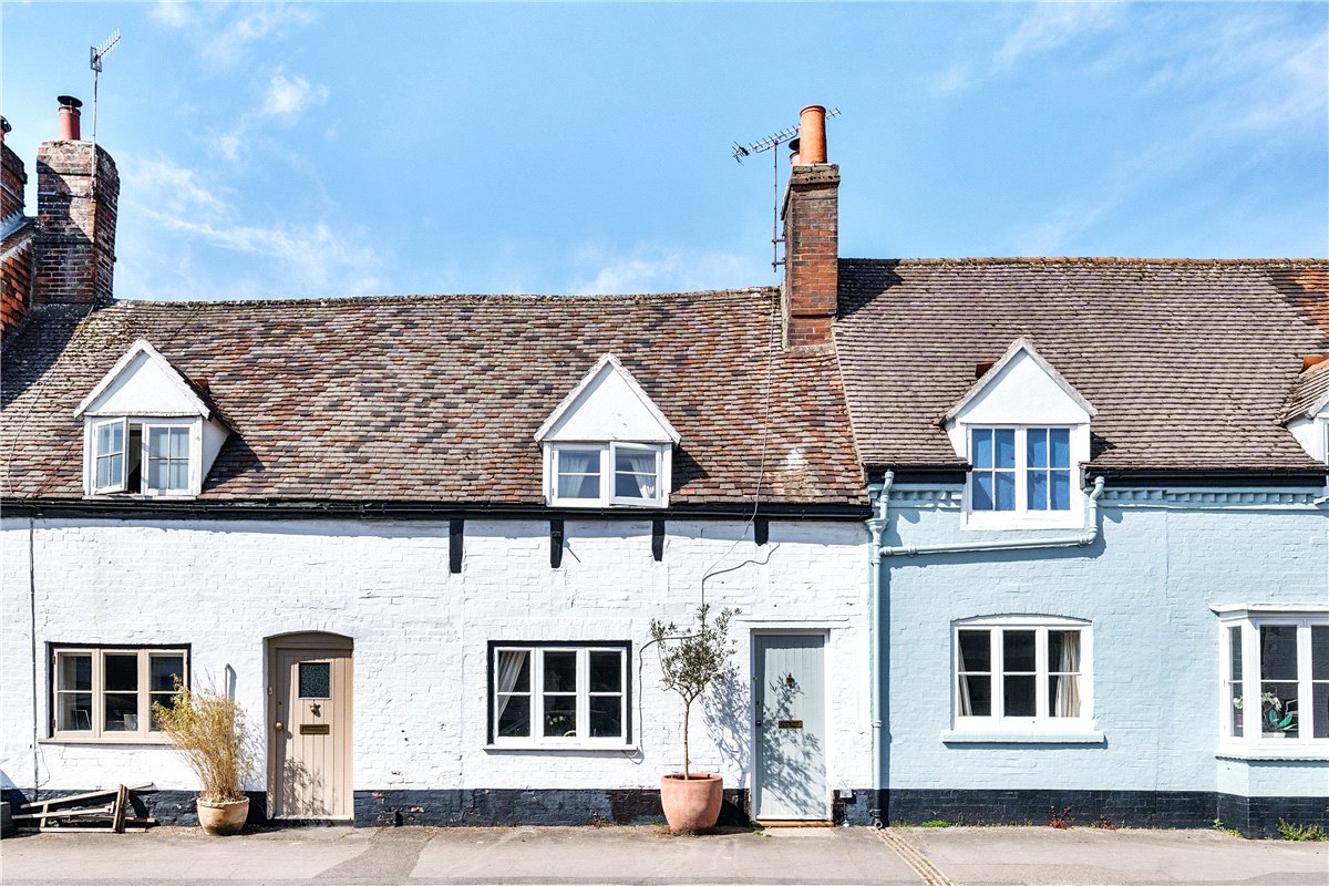 2 bedroom Cottage, St. Martins, Marlborough, SN8 - Available