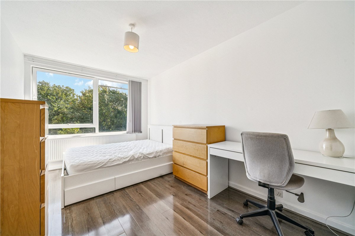 3 bedroom Flat, Carlton Drive, London, SW15 - , Image 3