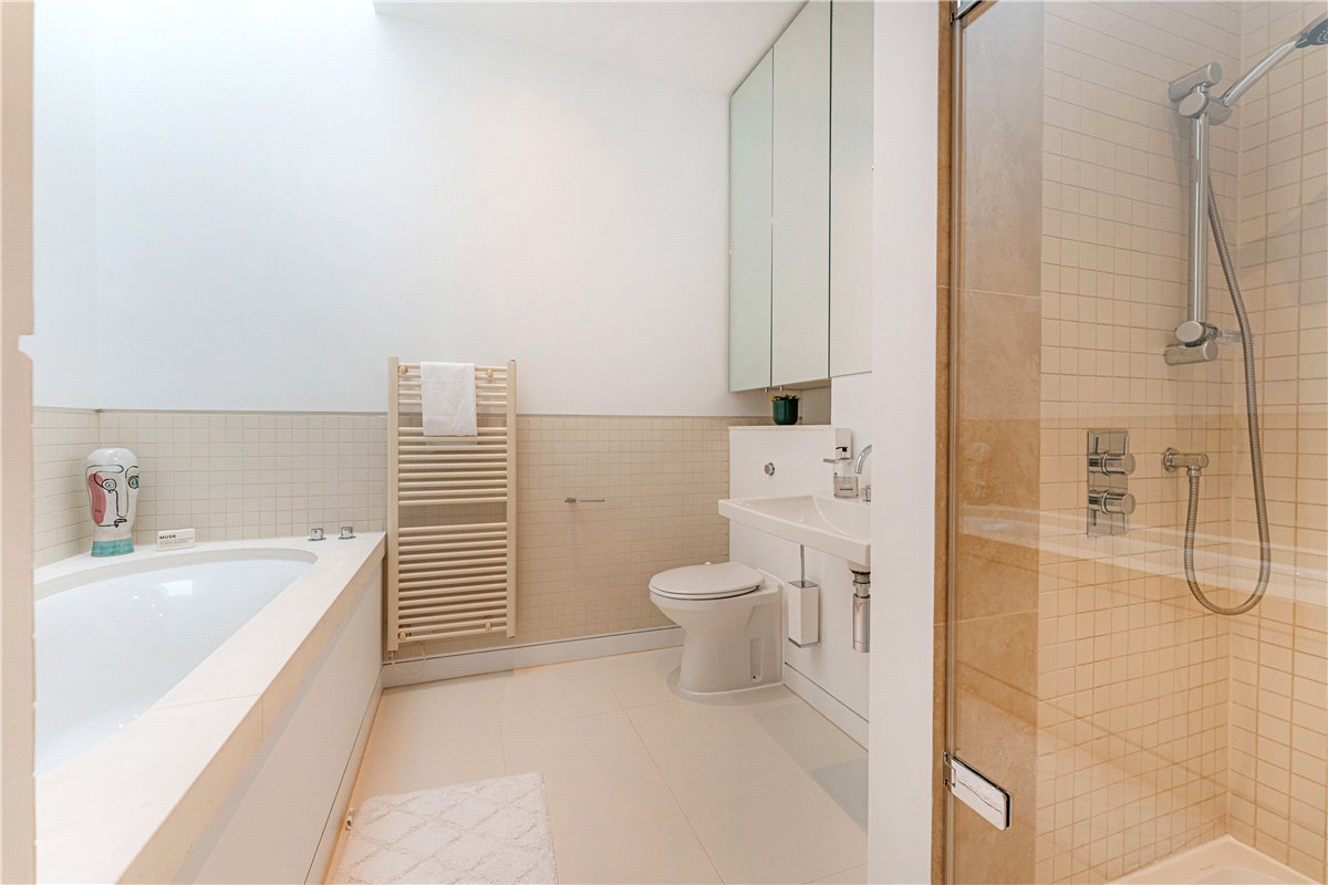 2 bedroom Flat, Market Place, Soho, W1W - Available, Image 2