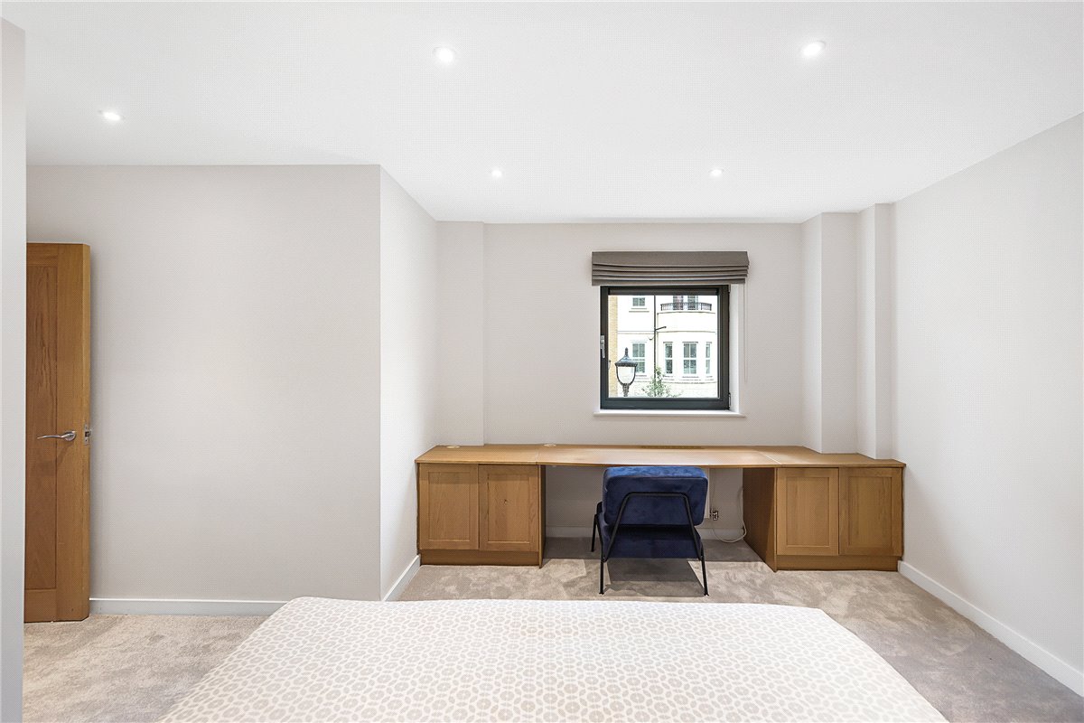 2 bedroom Flat, Canal Boulevard, Camden, NW1 - , Image 3