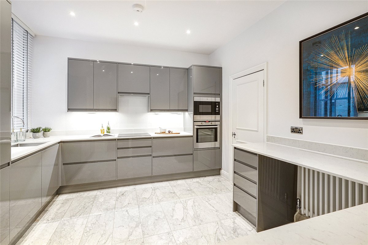 4 bedroom Flat, Gloucester Road, South Kensington, SW7 - Available, Image 1