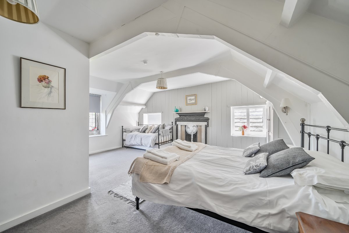 8 bedroom House, High Street, Swanage, BH19 - Available, Image 34