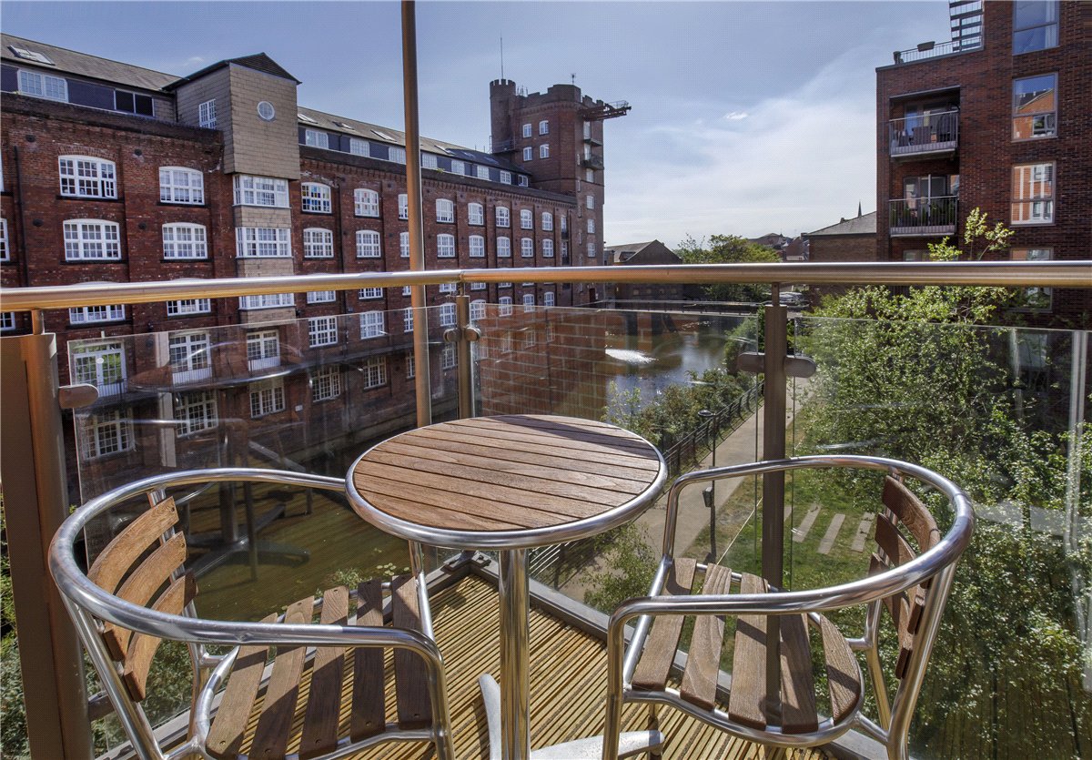 2 bedroom Flat, Leetham House, Leetham Lane, YO1 - Available