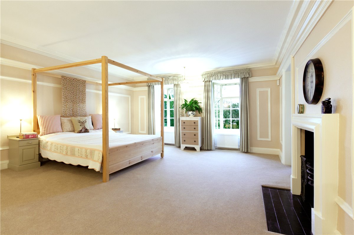7 Bedroom Single Family Home/House's Image 13