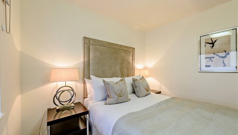 2 bedroom Flat, Fulham Road, Chelsea, SW3 - Available, Image 2