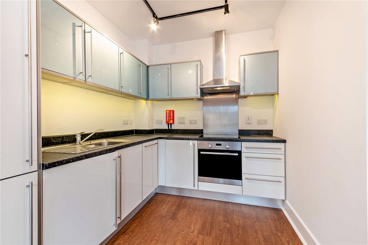1 bedroom Flat, Kelvin Road, Newbury, RG14 - Sold STC, Image 3