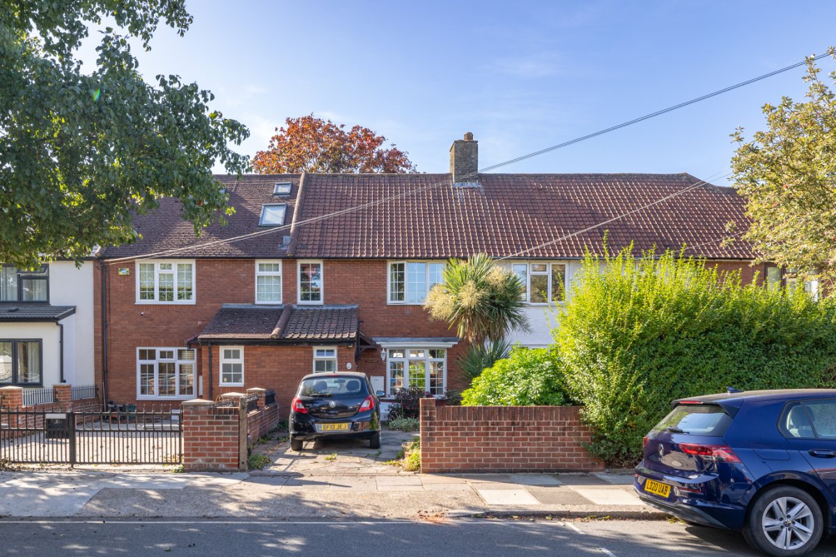 2 bedroom House, Barnes Avenue, London, SW13 - Sold STC