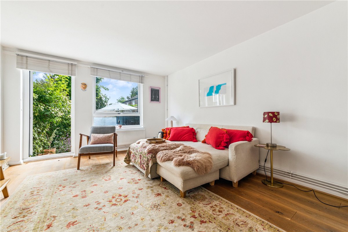 3 bedroom House, Singleton Close, London, SW17 - Sold