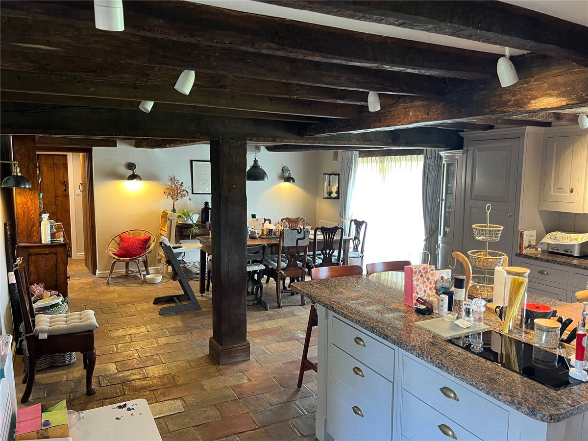 6 bedroom House, Lambourn Woodlands, Hungerford, RG17 - , Image 1
