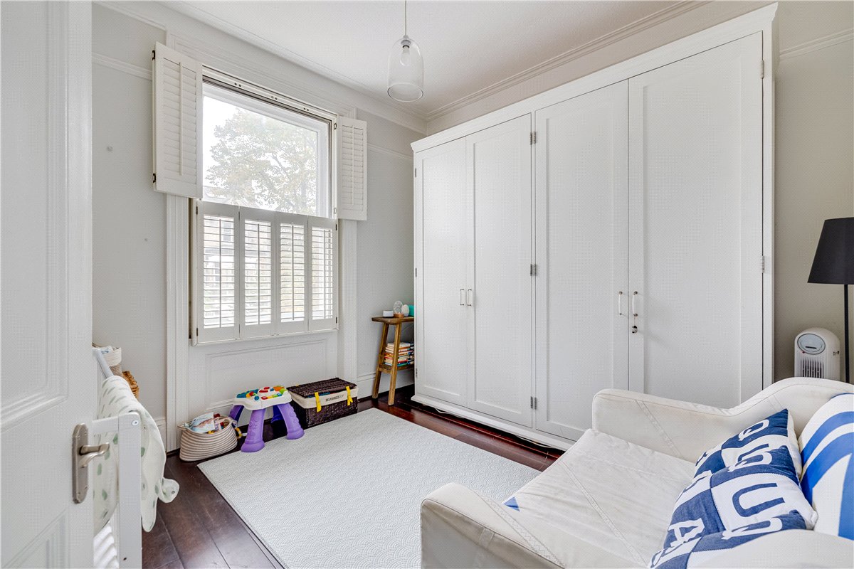 2 bedroom Flat, North Side  Wandsworth Common, London, SW18 - Sold STC, Image 7