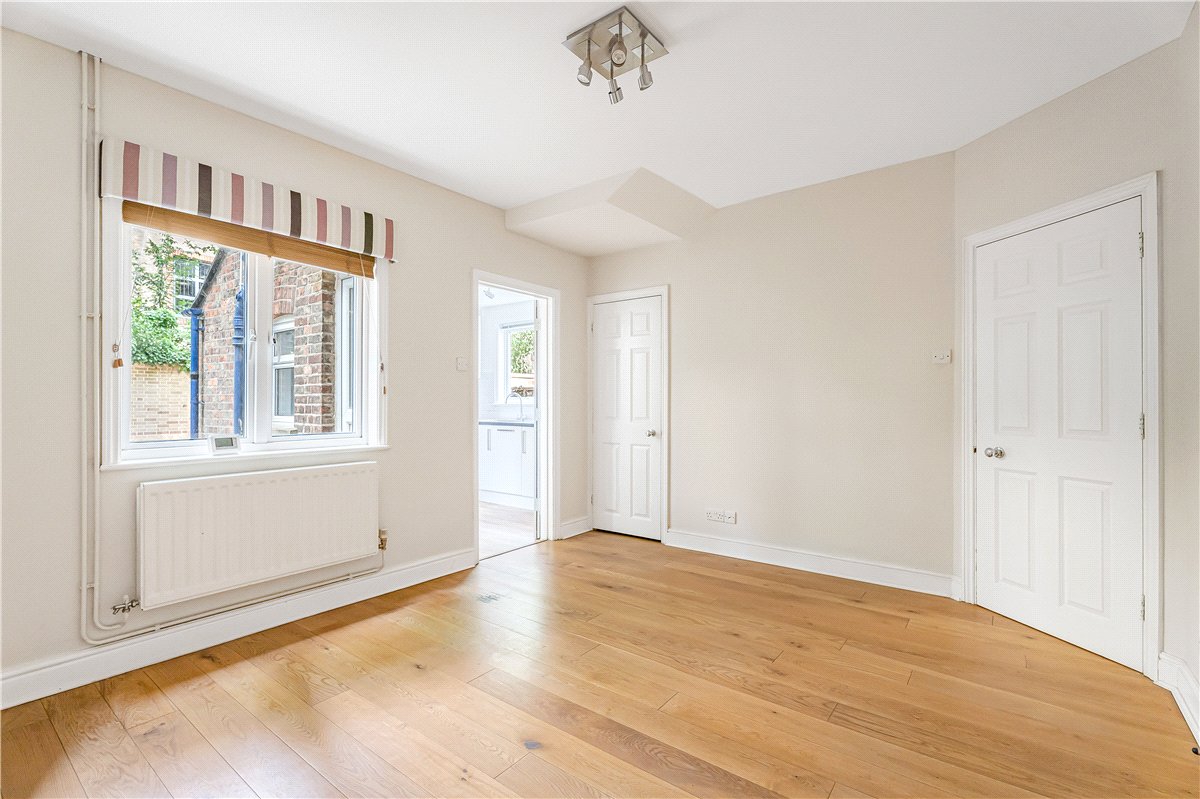 2 bedroom Flat, Walton Crescent, Oxford, OX1 - Available, Image 2