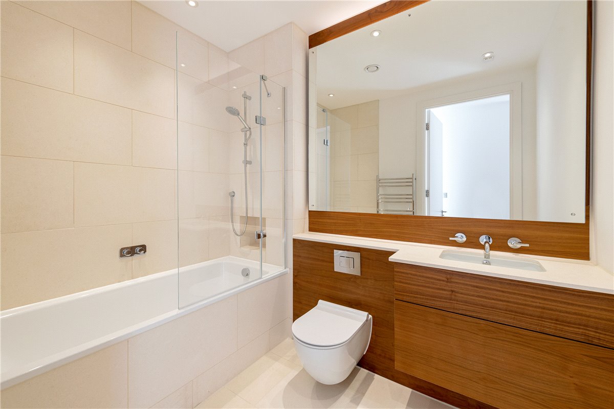 2 bedroom Flat, Granville Court, Granville Road, BA1 - , Image 2