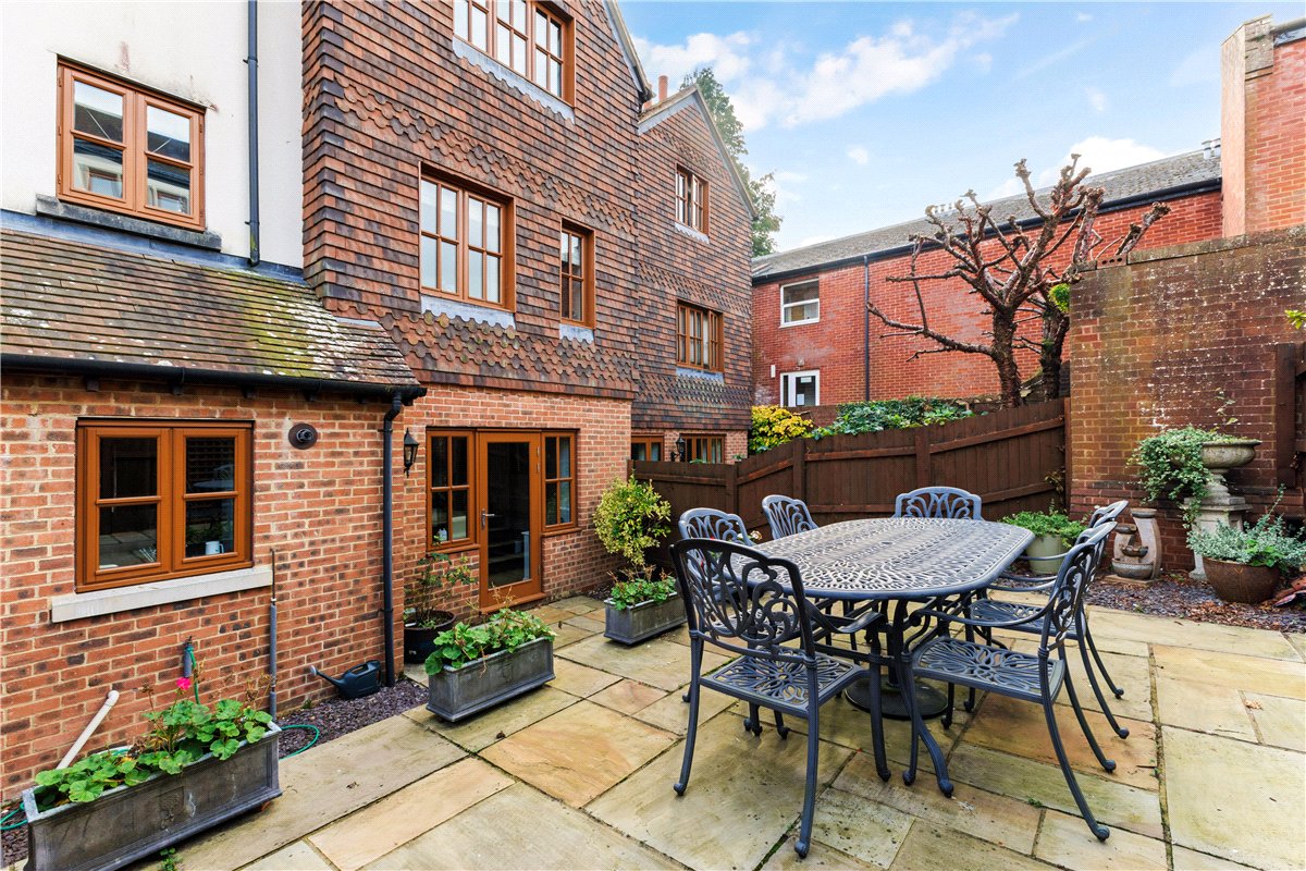 4 bedroom House, Cromwell Court, Marlborough, SN8 - Sold STC, Image 1