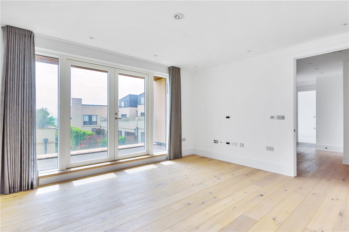 3 bedroom Flat, Granville Court, Granville Road, BA1 - , Image 10