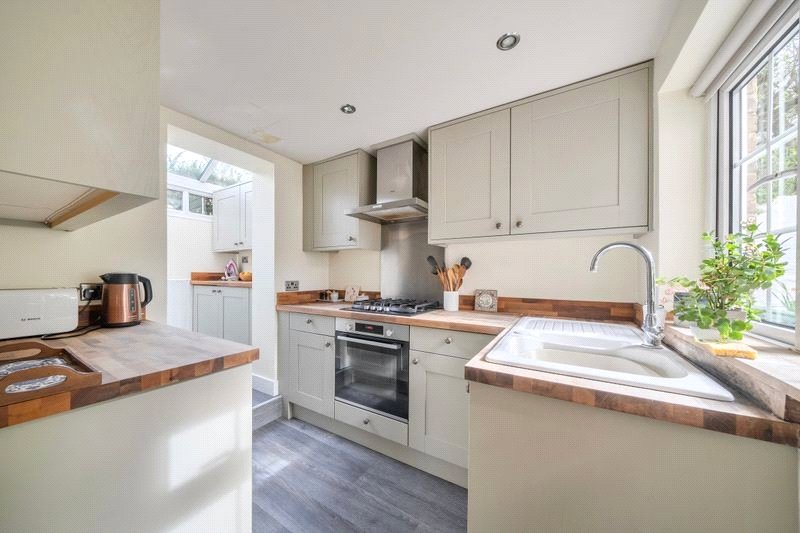 2 bedroom Cottage, Upper Ham Road, Richmond, TW10 - Available, Image 1