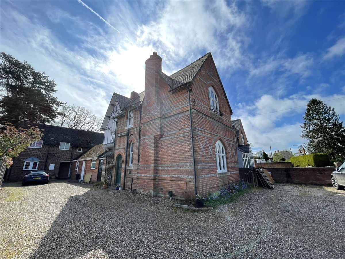 2 bedroom Flat, Oxford Road, Newbury, RG14 - Available