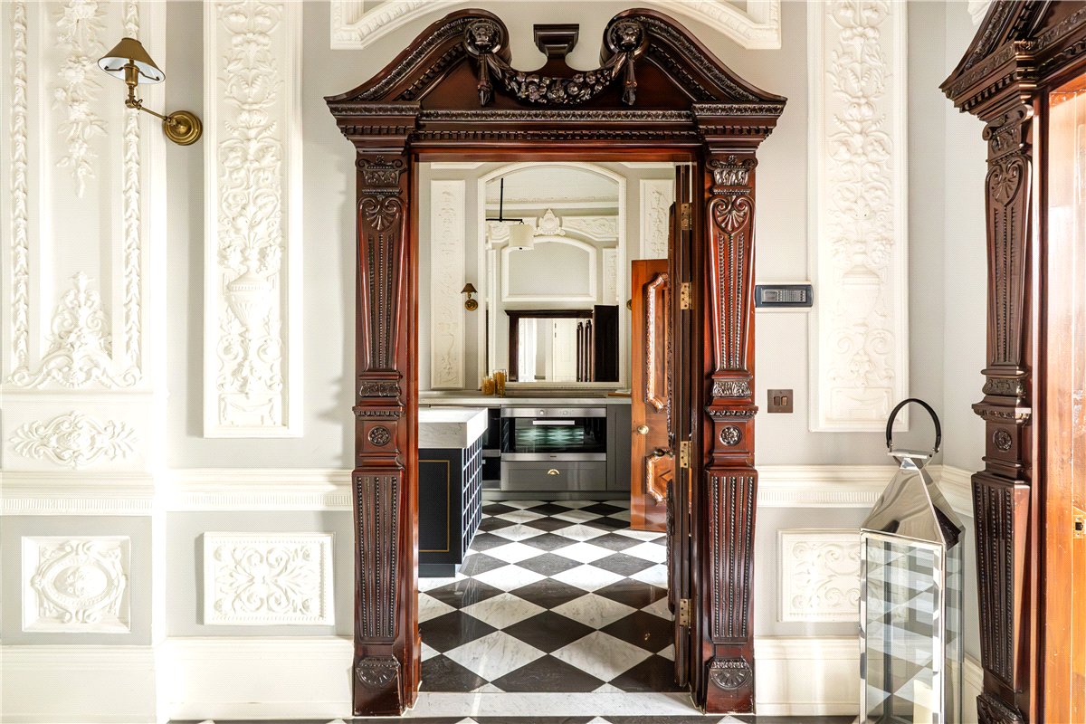 2 bedroom Flat, Strand, Covent Garden, WC2R - Available, Image 1