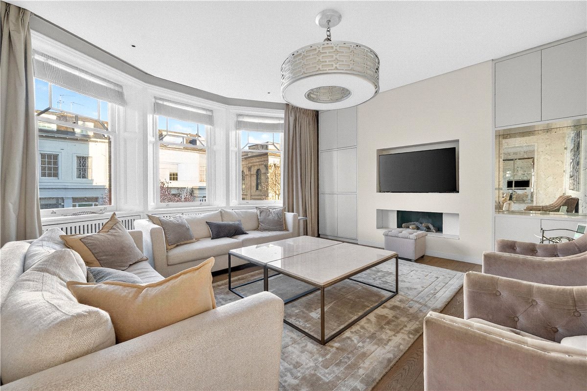 4 bedroom Flat, Wynnstay Gardens, Kensington, W8 - Available
