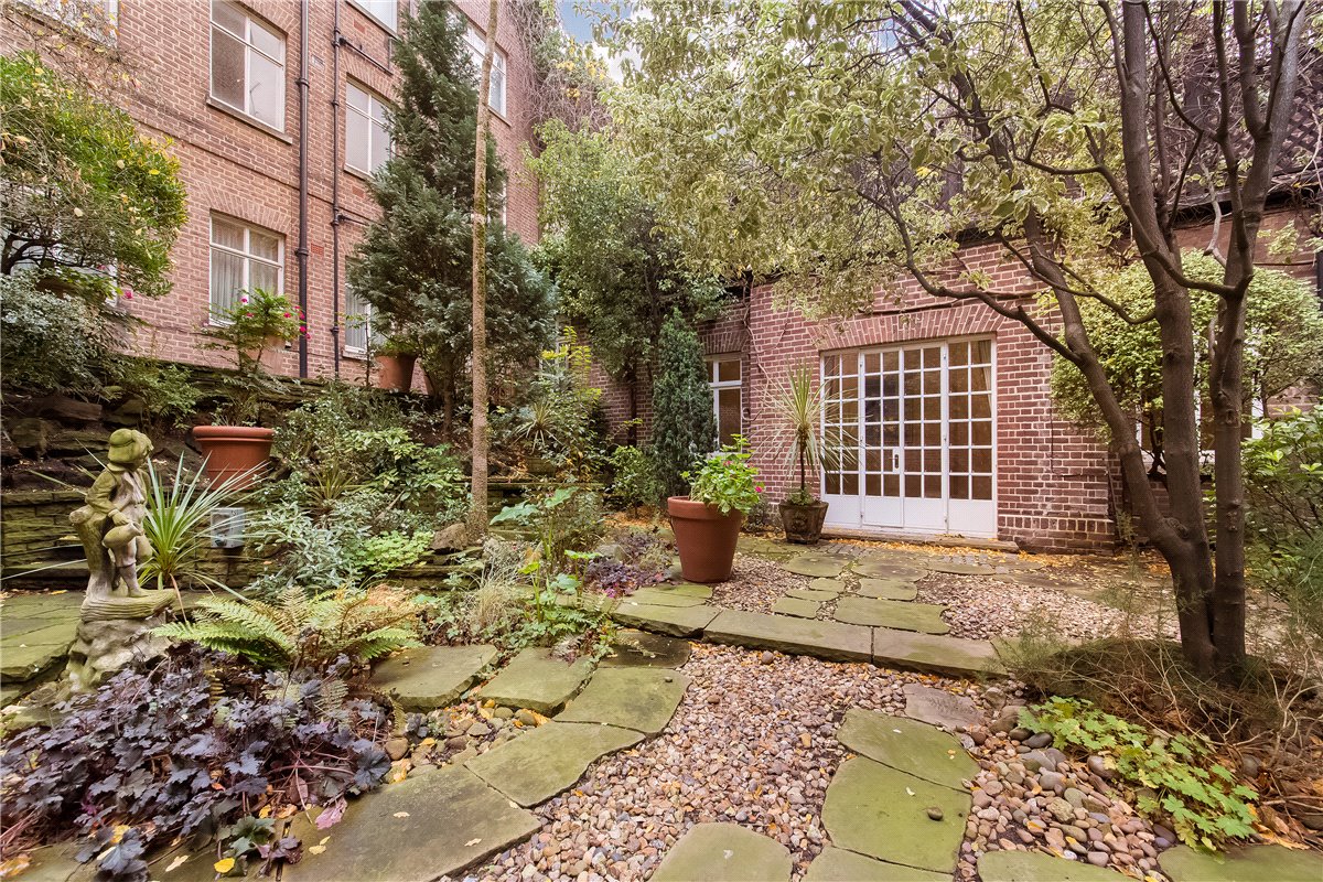 3 bedroom Flat, Upper Grosvenor Street, Mayfair, W1K - Available, Image 19
