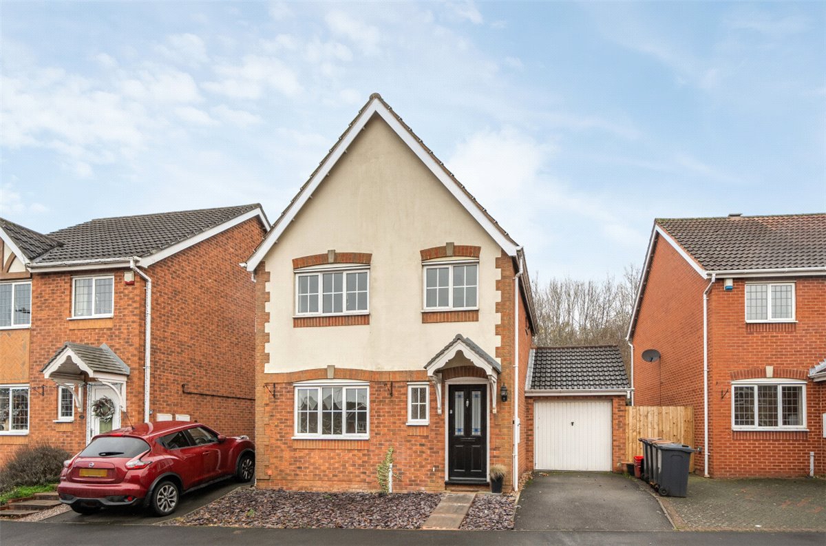 3 bedroom House, Amersham Way, Measham, DE12 - Available