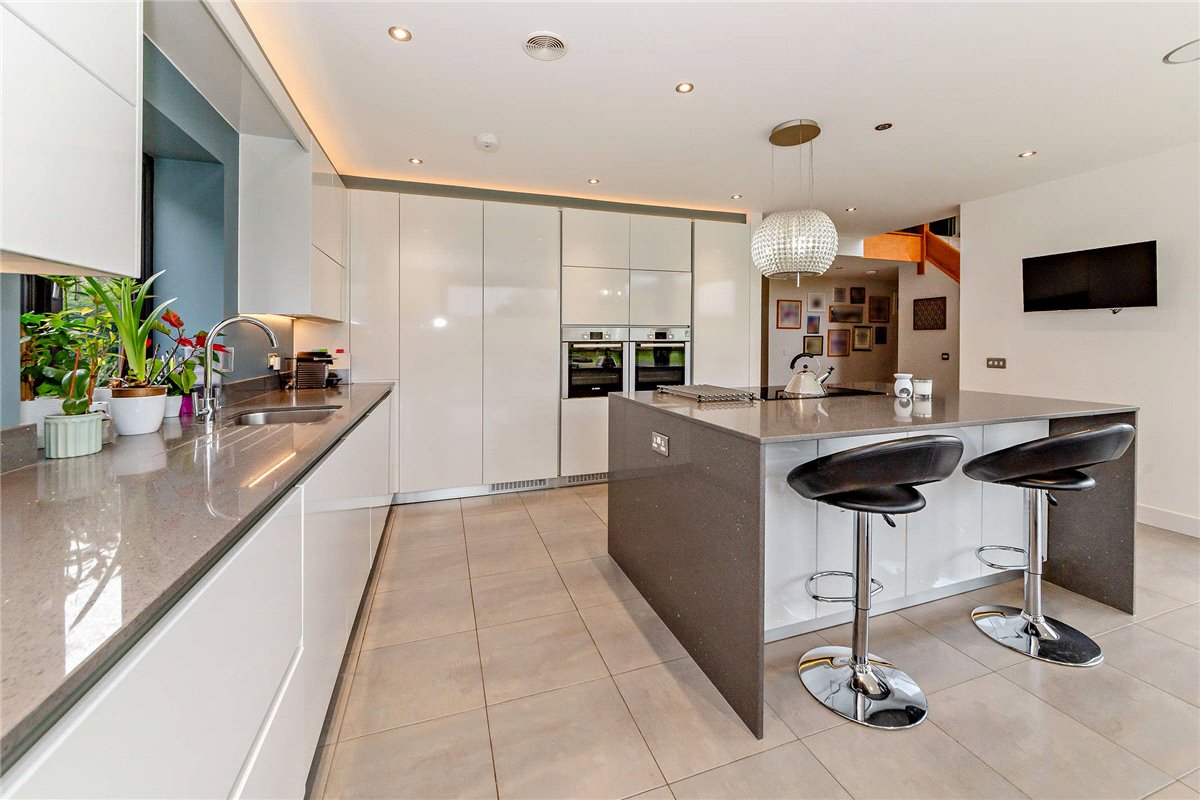 5 bedroom House, Enborne Street, Enborne, RG20 - Available, Image 4