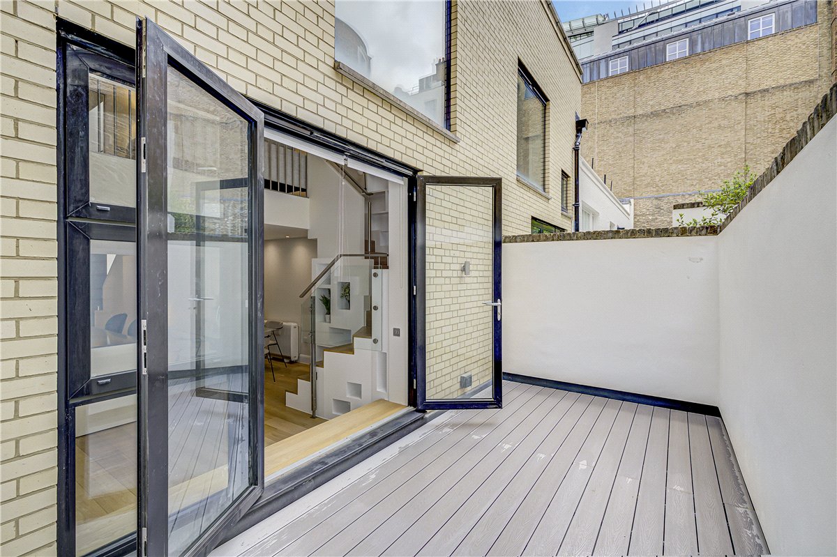 3 bedroom House, Cavendish Mews South, Marylebone, W1W - Available, Image 5
