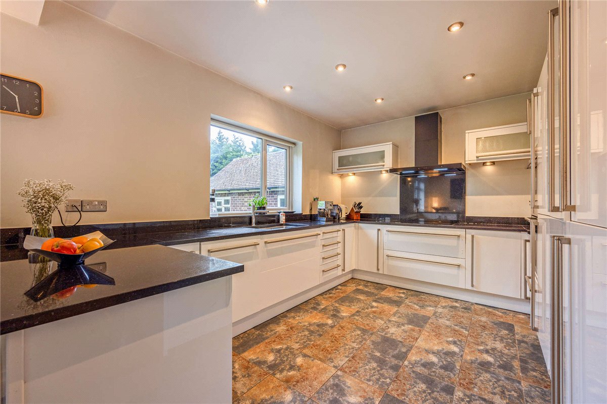 5 bedroom House, Andover Road, Newbury, RG14 - Available, Image 7