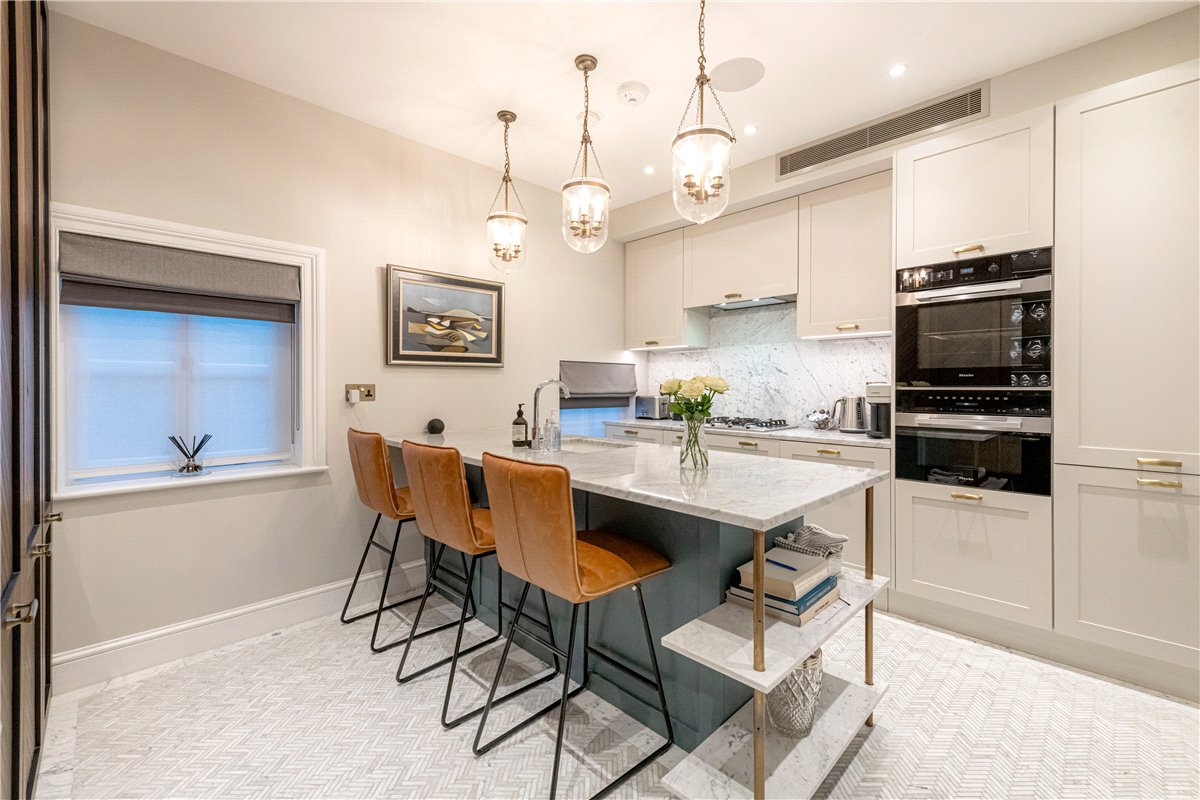 3 bedroom Maisonette, Shepherd Street, Mayfair, W1J - Available, Image 14