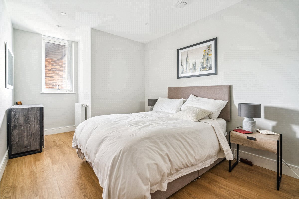 2 bedroom Flat, Greyhound Parade, London, SW17 - , Image 6