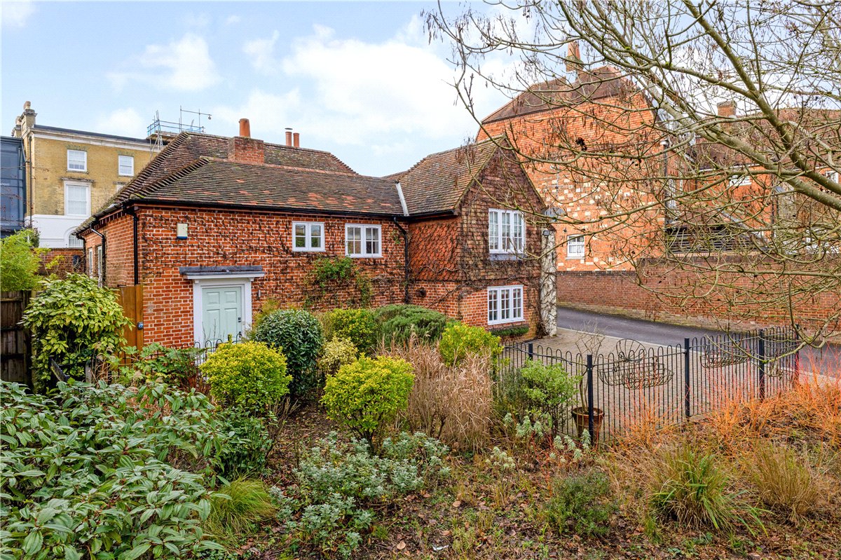 3 bedroom House, St. Cross Road, Winchester, SO23 - Available