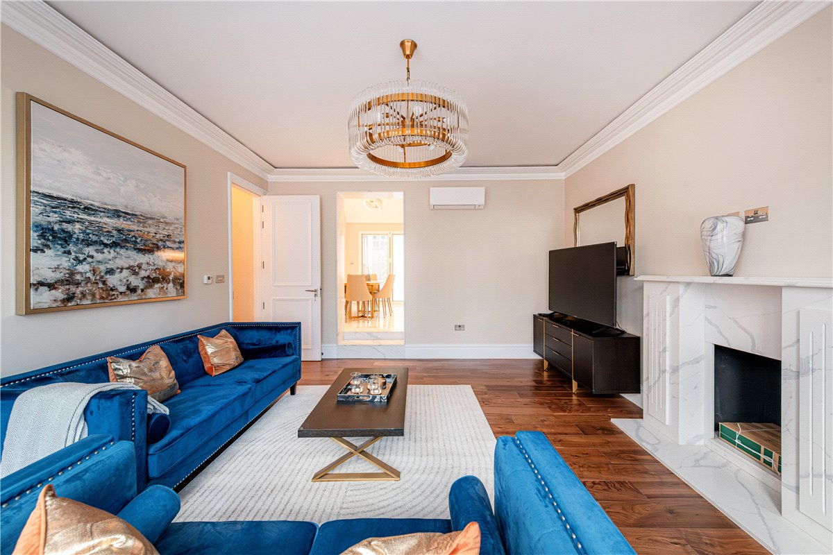 4 bedroom Flat, Duke Street, Mayfair, W1K - Available, Image 10