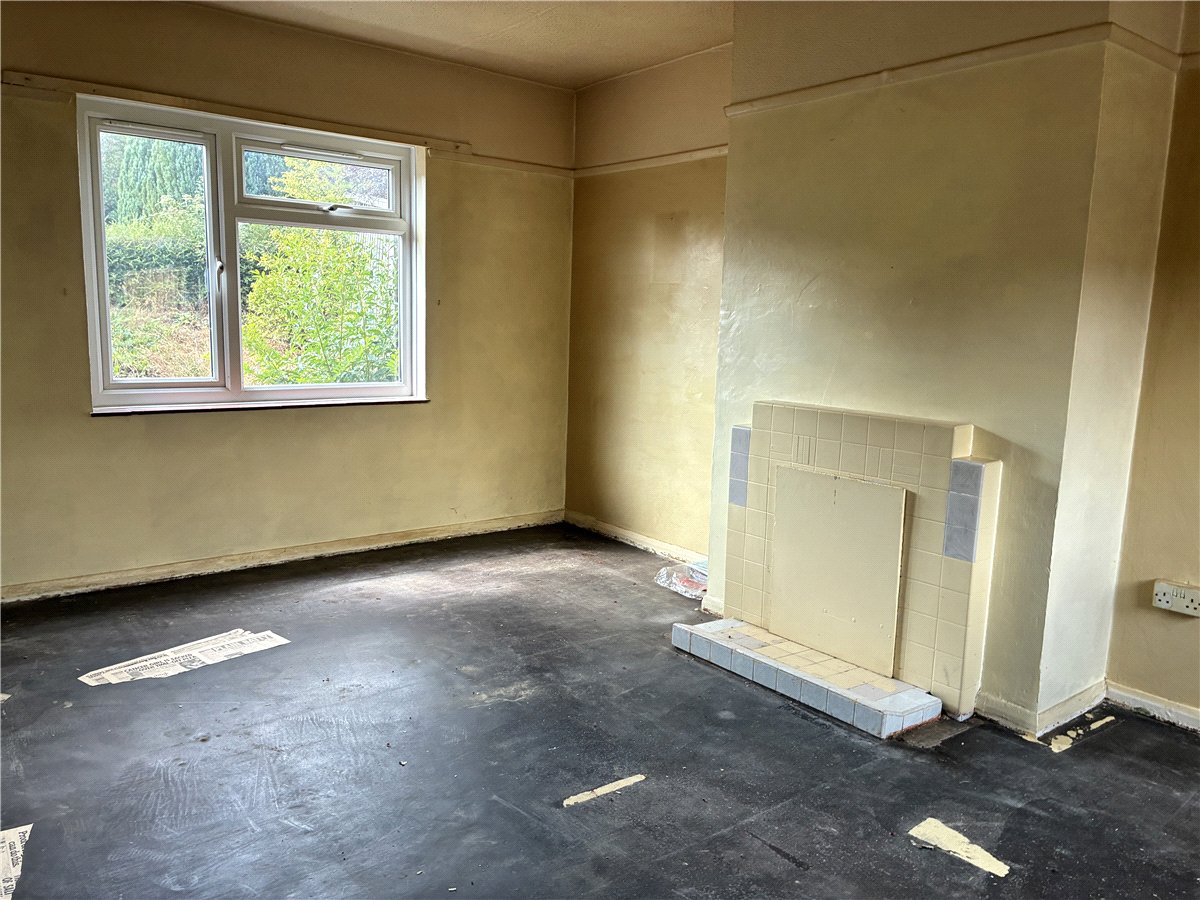 3 bedroom House, Castle Road, Great Bedwyn, SN8 - Available, Image 2