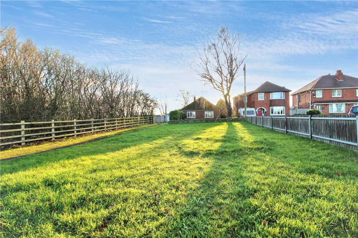 2 bedroom Bungalow, Longthorpe Lane, Thorpe, WF3 - Available