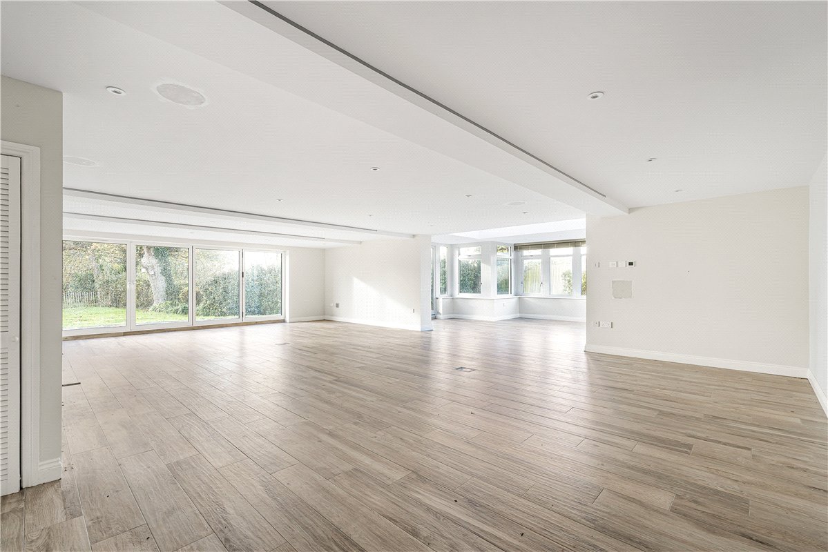 5 Bedroom Single Family Home/House's Image 3