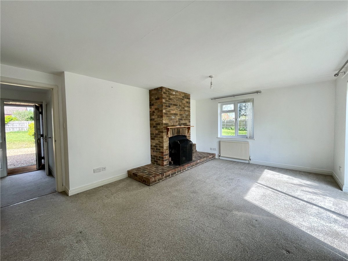 4 bedroom House, Queen Catherine Road, Steeple Claydon, MK18 - Available, Image 1
