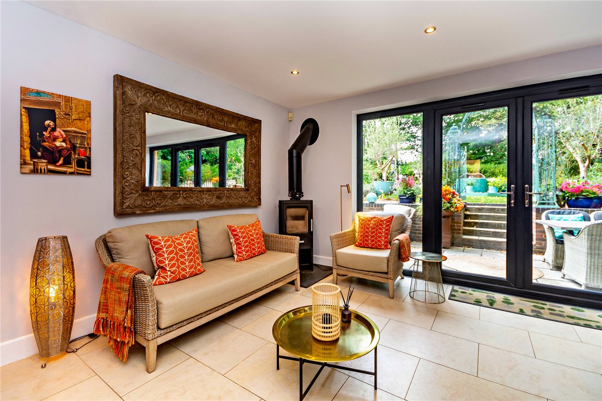 4 bedroom House, Oxford Road, Donnington, RG14 - Available, Image 17