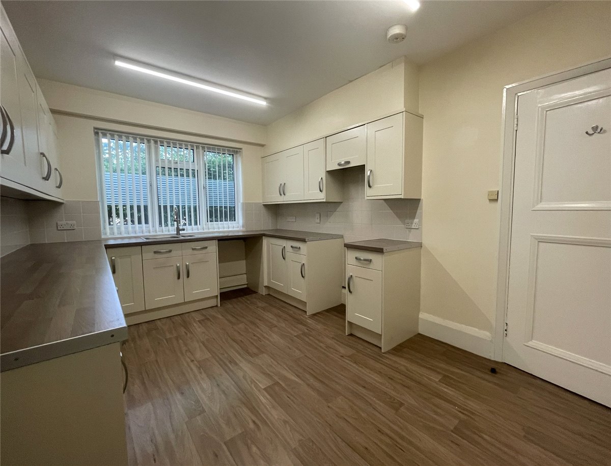 5 bedroom House, Love Lane, Donnington, RG14 - , Image 1