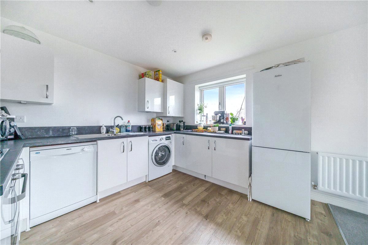 2 bedroom Flat, Scott Court, Glebe Farm, MK17 - Let Agreed