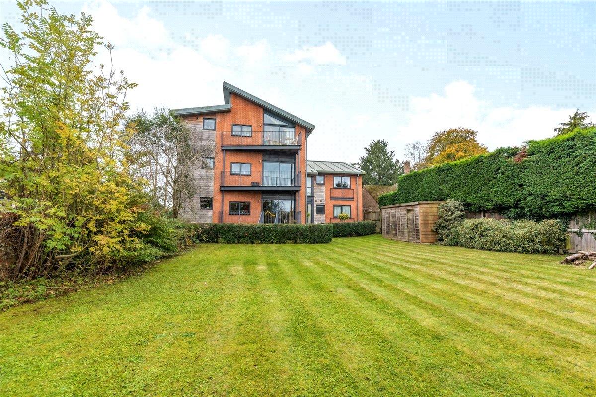 2 bedroom Flat, Old Bath Road, Newbury, RG14 - Under Offer