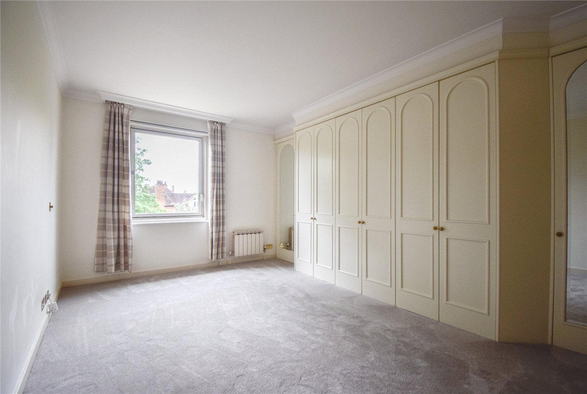3 bedroom Flat, The Oasthouse, Pinehurst South, CB3 - , Image 11
