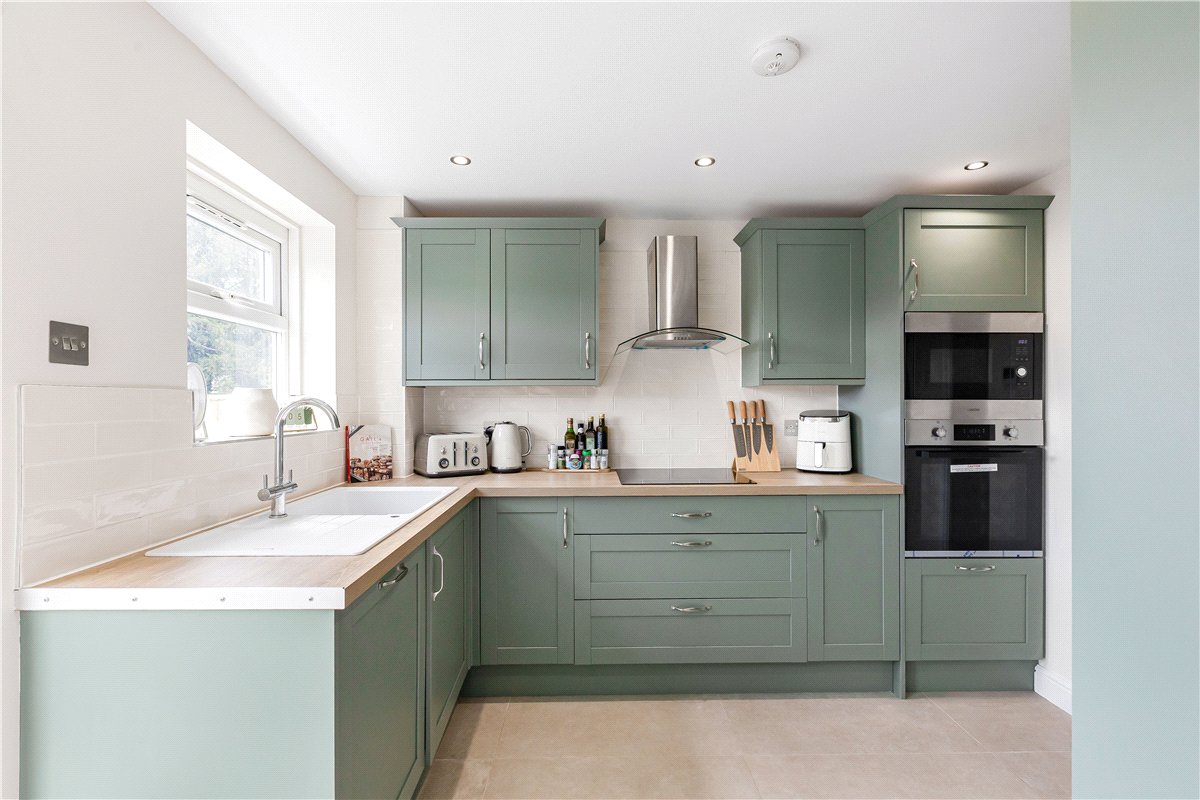 3 bedroom House, Lower Prospect, Marlborough, SN8 - Available, Image 2