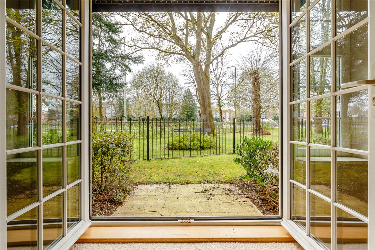 2 bedroom Flat, Old College Road, Newbury, RG14 - Available, Image 2