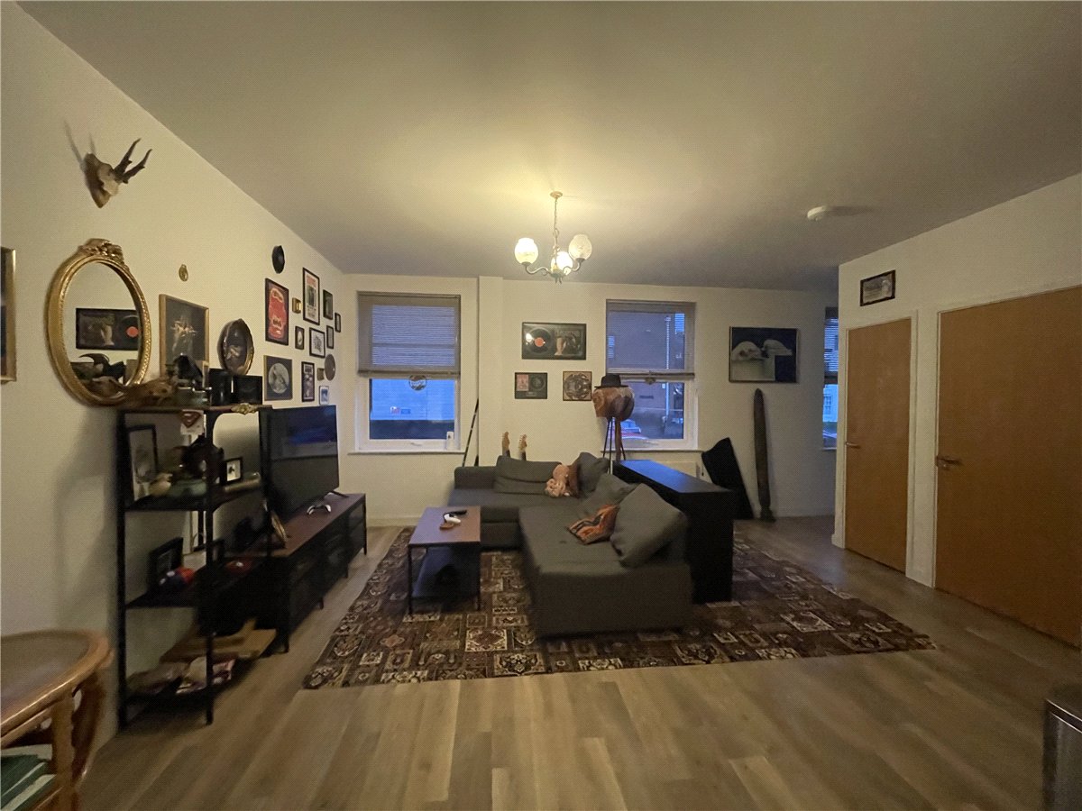 1 bedroom Flat, Strawberry Hill, Newbury, RG14 - Available, Image 3