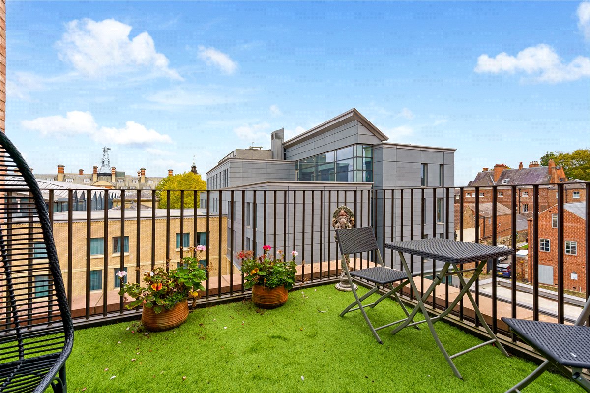 3 bedroom Flat, Toft Green, York, YO1 - Available, Image 2