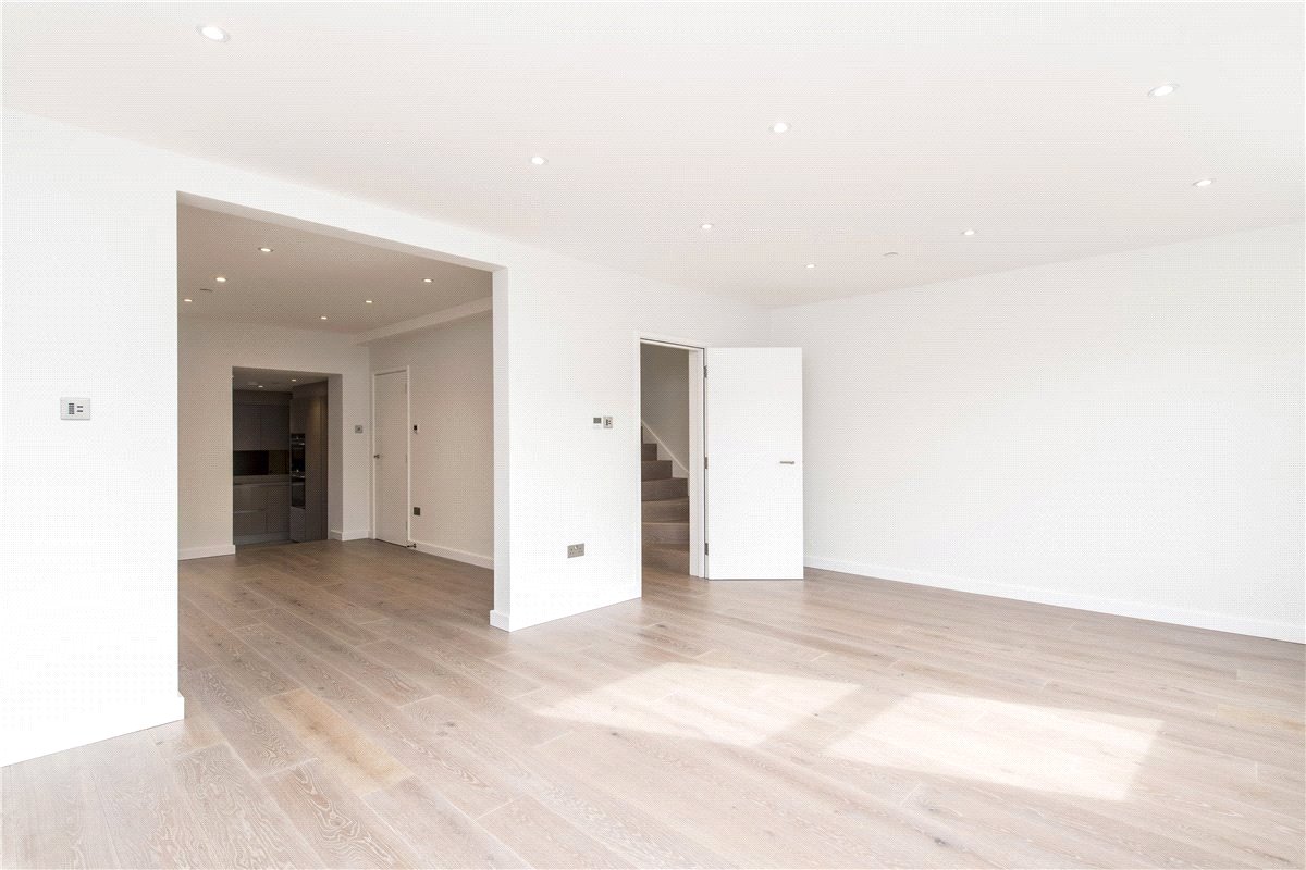 2 bedroom Maisonette, King Street, London, W6 - Available