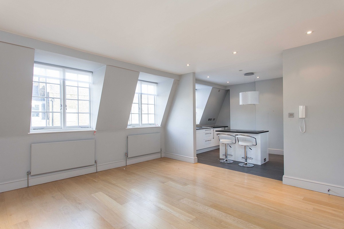 4 bedroom Flat, Harley Street, Marylebone, W1G - , Image 2