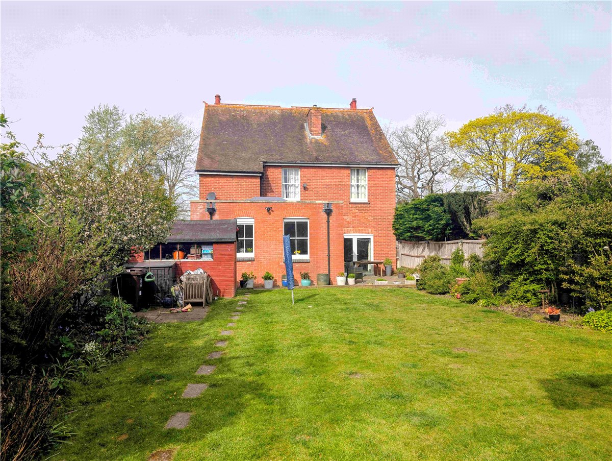 4 bedroom House, Reading Road, Sherfield-on-Loddon, RG27 - Available, Image 8